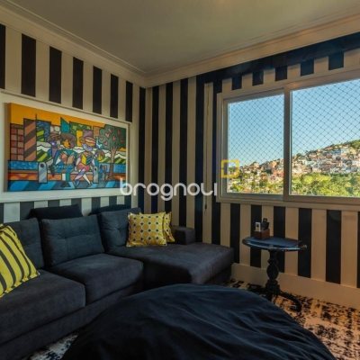 Apartamento com 303m², 3 quartos (sendo 3 suítes), 3 garagens, no bairro Agronômica em Florianópolis