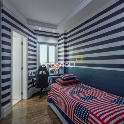 Apartamento com 303m², 3 quartos (sendo 3 suítes), 3 garagens, no bairro Agronômica em Florianópolis
