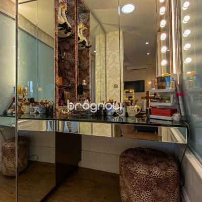 Apartamento com 303m², 3 quartos (sendo 3 suítes), 3 garagens, no bairro Agronômica em Florianópolis