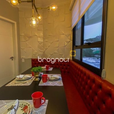 Apartamento com 303m², 3 quartos (sendo 3 suítes), 3 garagens, no bairro Agronômica em Florianópolis