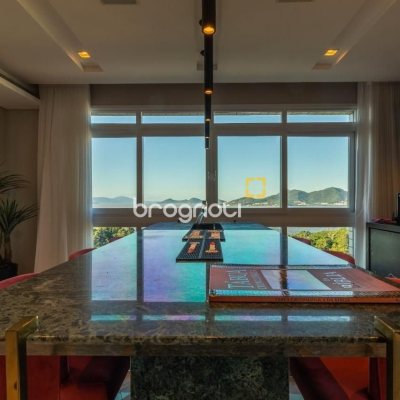 Apartamento com 303m², 3 quartos (sendo 3 suítes), 3 garagens, no bairro Agronômica em Florianópolis
