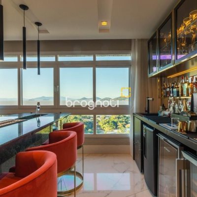 Apartamento com 303m², 3 quartos (sendo 3 suítes), 3 garagens, no bairro Agronômica em Florianópolis