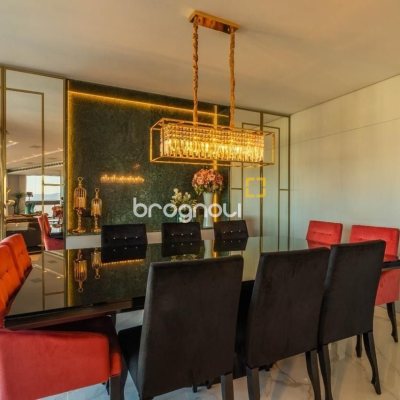 Apartamento com 303m², 3 quartos (sendo 3 suítes), 3 garagens, no bairro Agronômica em Florianópolis