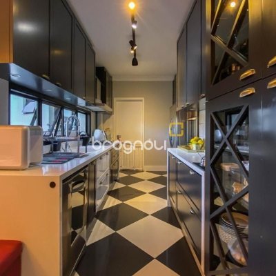 Apartamento com 303m², 3 quartos (sendo 3 suítes), 3 garagens, no bairro Agronômica em Florianópolis