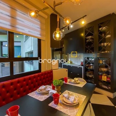 Apartamento com 303m², 3 quartos (sendo 3 suítes), 3 garagens, no bairro Agronômica em Florianópolis