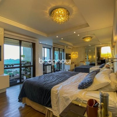 Apartamento com 303m², 3 quartos (sendo 3 suítes), 3 garagens, no bairro Agronômica em Florianópolis