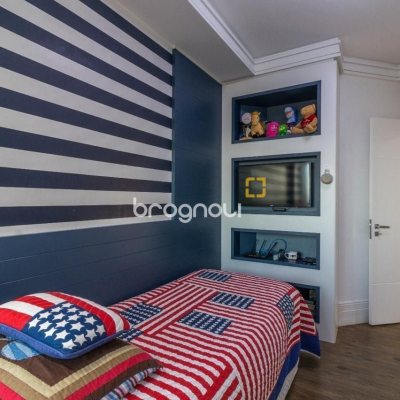 Apartamento com 303m², 3 quartos (sendo 3 suítes), 3 garagens, no bairro Agronômica em Florianópolis