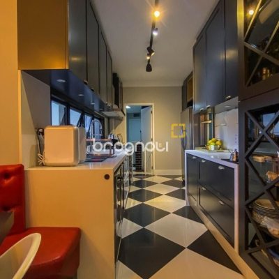 Apartamento com 303m², 3 quartos (sendo 3 suítes), 3 garagens, no bairro Agronômica em Florianópolis