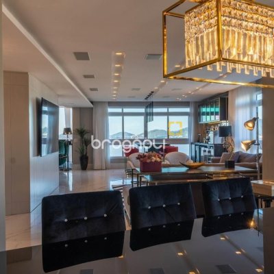 Apartamento com 303m², 3 quartos (sendo 3 suítes), 3 garagens, no bairro Agronômica em Florianópolis