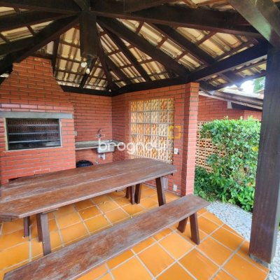 Apartamento com 303m², 3 quartos (sendo 3 suítes), 3 garagens, no bairro Agronômica em Florianópolis