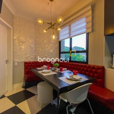 Apartamento com 303m², 3 quartos (sendo 3 suítes), 3 garagens, no bairro Agronômica em Florianópolis
