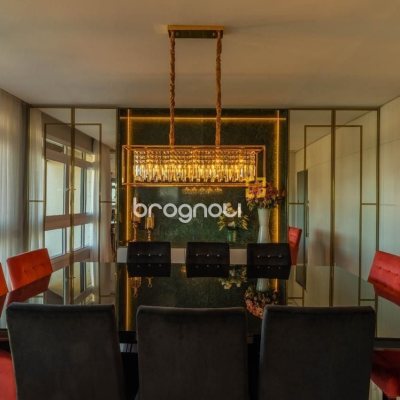 Apartamento com 303m², 3 quartos (sendo 3 suítes), 3 garagens, no bairro Agronômica em Florianópolis