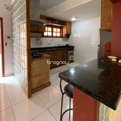 Casa com 200m², 3 quartos (sendo 1 suíte), 4 garagens, no bairro Rio Tavares em Florianópolis