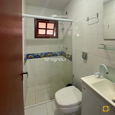 Casa com 200m², 3 quartos (sendo 1 suíte), 4 garagens, no bairro Rio Tavares em Florianópolis