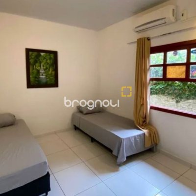 Casa com 200m², 3 quartos (sendo 1 suíte), 4 garagens, no bairro Rio Tavares em Florianópolis