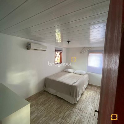 Casa com 200m², 3 quartos (sendo 1 suíte), 4 garagens, no bairro Rio Tavares em Florianópolis