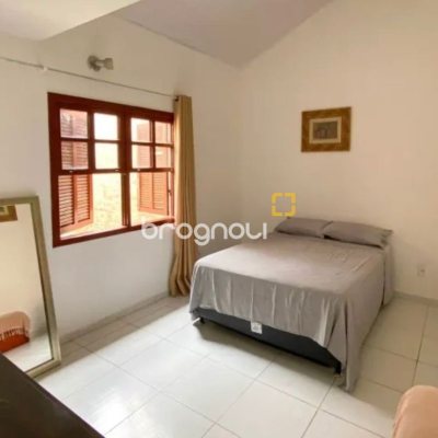 Casa com 200m², 3 quartos (sendo 1 suíte), 4 garagens, no bairro Rio Tavares em Florianópolis