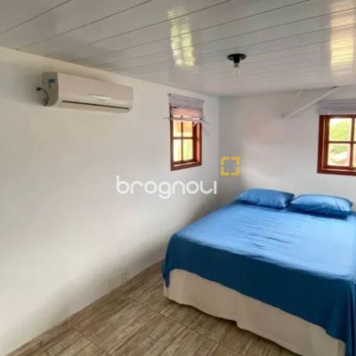 Casa com 200m², 3 quartos (sendo 1 suíte), 4 garagens, no bairro Rio Tavares em Florianópolis