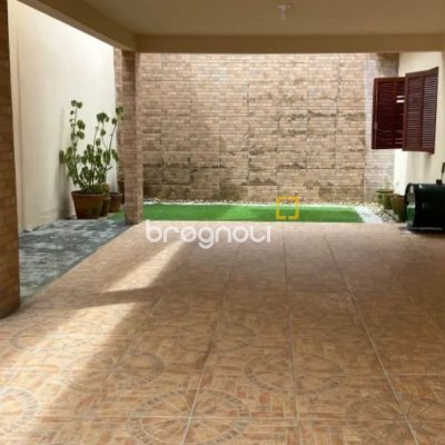 Casa com 200m², 3 quartos (sendo 1 suíte), 4 garagens, no bairro Rio Tavares em Florianópolis