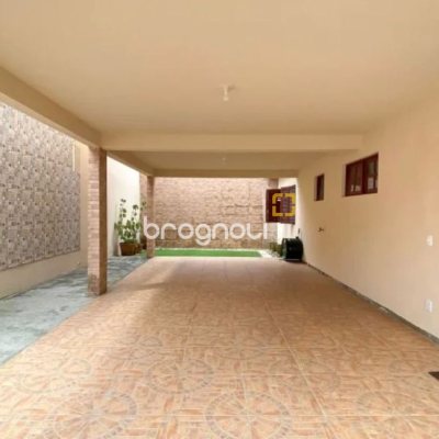 Casa com 200m², 3 quartos (sendo 1 suíte), 4 garagens, no bairro Rio Tavares em Florianópolis