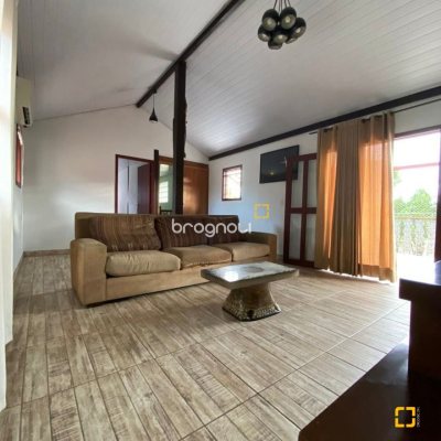 Casa com 200m², 3 quartos (sendo 1 suíte), 4 garagens, no bairro Rio Tavares em Florianópolis