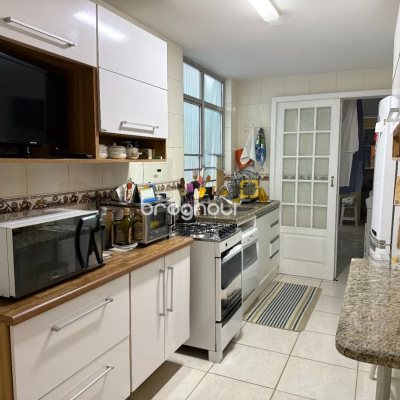 Apartamento com 106m², 3 quartos (sendo 1 suíte), 1 garagem, no bairro Centro em Florianópolis