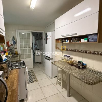 Apartamento com 106m², 3 quartos (sendo 1 suíte), 1 garagem, no bairro Centro em Florianópolis