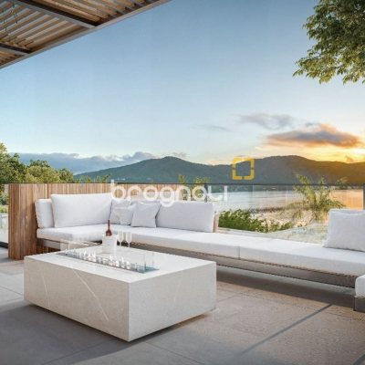 Casa de Condomínio com 316m², 3 quartos (sendo 3 suítes), 4 garagens, no bairro Lagoa da Conceição em Florianópolis