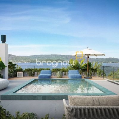 Casa de Condomínio com 316m², 3 quartos (sendo 3 suítes), 4 garagens, no bairro Lagoa da Conceição em Florianópolis