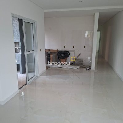 Casa com 93m², 3 quartos (sendo 1 suíte), 1 garagem, no bairro Rio Vermelho em Florianópolis