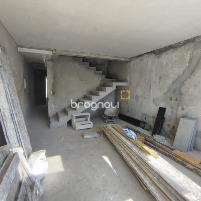 Casa com 107m², 3 quartos (sendo 1 suíte), 2 garagens, no bairro Rio Vermelho em Florianópolis