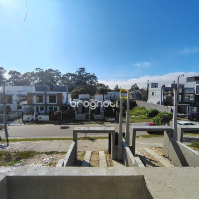 Casa com 107m², 3 quartos (sendo 1 suíte), 2 garagens, no bairro Rio Vermelho em Florianópolis