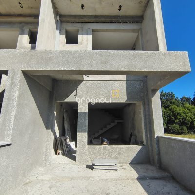 Casa com 107m², 3 quartos (sendo 1 suíte), 2 garagens, no bairro Rio Vermelho em Florianópolis