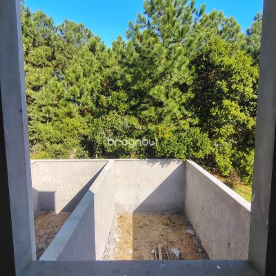 Casa com 107m², 3 quartos (sendo 1 suíte), 2 garagens, no bairro Rio Vermelho em Florianópolis