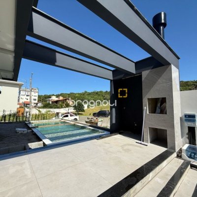 Casa de Condomínio com 296m², 4 quartos (sendo 4 suítes), 2 garagens, no bairro Ingleses em Florianópolis