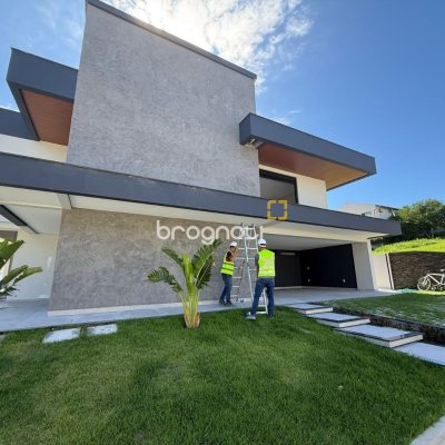Casa de Condomínio com 296m², 4 quartos (sendo 4 suítes), 2 garagens, no bairro Ingleses em Florianópolis