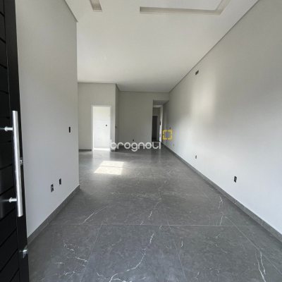 Casa com 79m², 2 quartos (sendo 1 suíte), 2 garagens, no bairro Rio Vermelho em Florianópolis