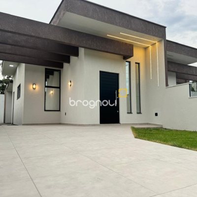 Casa com 79m², 2 quartos (sendo 1 suíte), 2 garagens, no bairro Rio Vermelho em Florianópolis