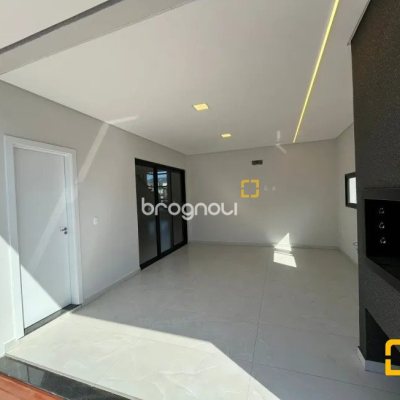 Casa de Condomínio com 239m², 4 quartos (sendo 3 suítes), 4 garagens, no bairro Rio Vermelho em Florianópolis