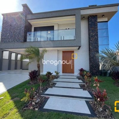 Casa de Condomínio com 239m², 4 quartos (sendo 3 suítes), 4 garagens, no bairro Rio Vermelho em Florianópolis