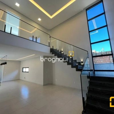 Casa de Condomínio com 239m², 4 quartos (sendo 3 suítes), 4 garagens, no bairro Rio Vermelho em Florianópolis