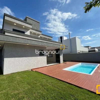 Casa de Condomínio com 239m², 4 quartos (sendo 3 suítes), 4 garagens, no bairro Rio Vermelho em Florianópolis