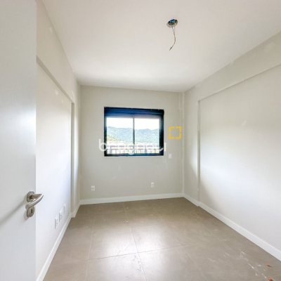 Apartamento com 74m², 2 quartos (sendo 1 suíte), 1 garagem, no bairro Saco Grande em Florianópolis