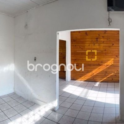 Casa com 98m², 2 quartos, 2 garagens, no bairro Centro em Florianópolis