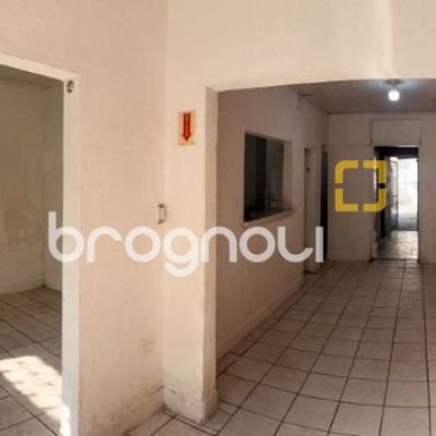 Casa com 98m², 2 quartos, 2 garagens, no bairro Centro em Florianópolis