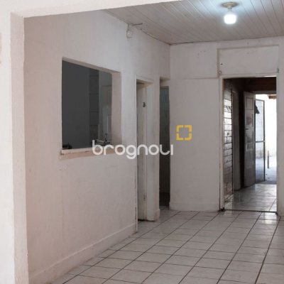 Casa com 98m², 2 quartos, 2 garagens, no bairro Centro em Florianópolis