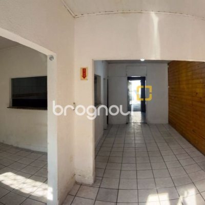 Casa com 98m², 2 quartos, 2 garagens, no bairro Centro em Florianópolis