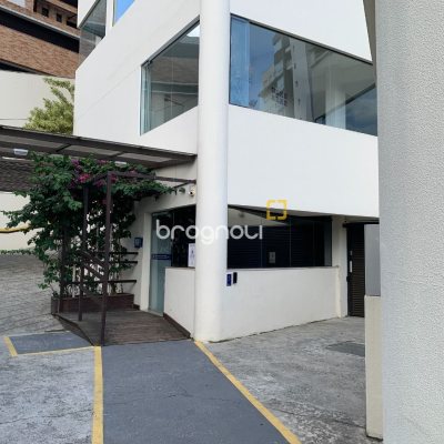 Apartamento com 72m², 2 quartos (sendo 1 suíte), 2 garagens, no bairro Itacorubi em Florianópolis