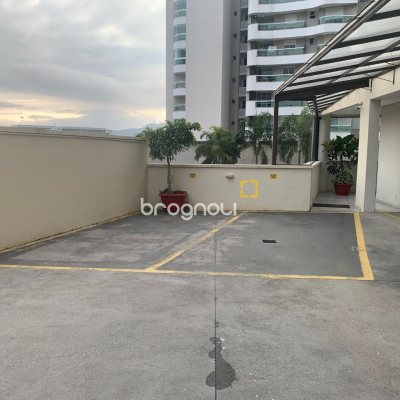 Apartamento com 72m², 2 quartos (sendo 1 suíte), 2 garagens, no bairro Itacorubi em Florianópolis