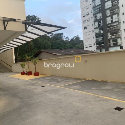 Apartamento com 72m², 2 quartos (sendo 1 suíte), 2 garagens, no bairro Itacorubi em Florianópolis